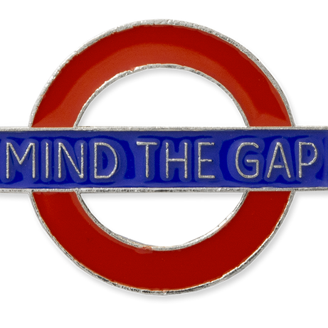 TFL7002 Underground Mind the Gap Pin Badge